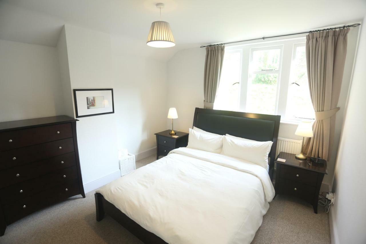 Entire Victorian Lodge In A Privately Gated Estate With Secure Parking For Two Cars And A Newly Refurbished Bathroom Экстерьер фото